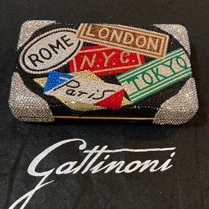 Attention Collectors : Katherine Baumann World Travelers Designed Bag